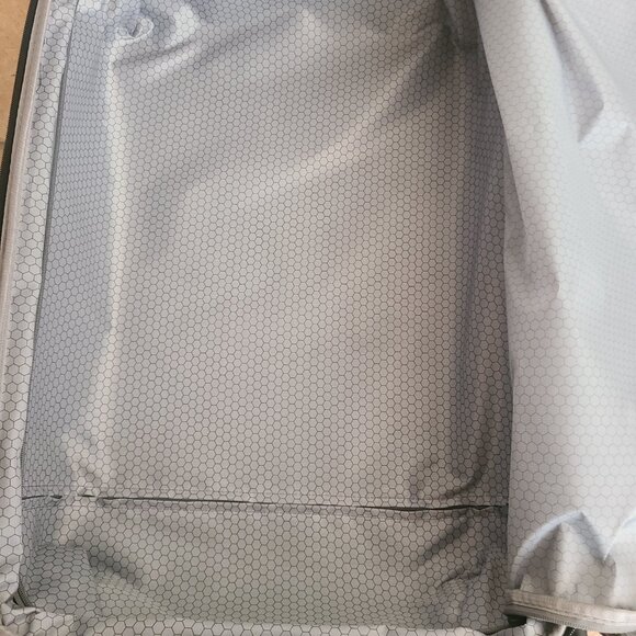 NWT Romantic Paris Rose Eiffel Tower hard shell luggage - Picture 3 of 10